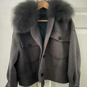 Meotine jacka  - Säljer min meotine jacka, använt fåtal gånger 