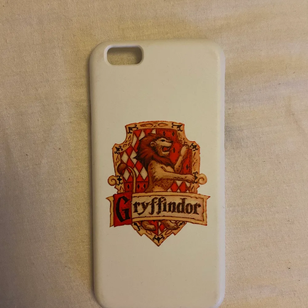 Fint mobilskal för dig som gillar Harry Potter. Spritas innan den skickas! 50kr + 12kr frakt ✨. Övrigt.
