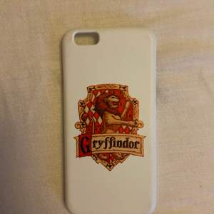 Fint mobilskal för dig som gillar Harry Potter. Spritas innan den skickas! 50kr + 12kr frakt ✨