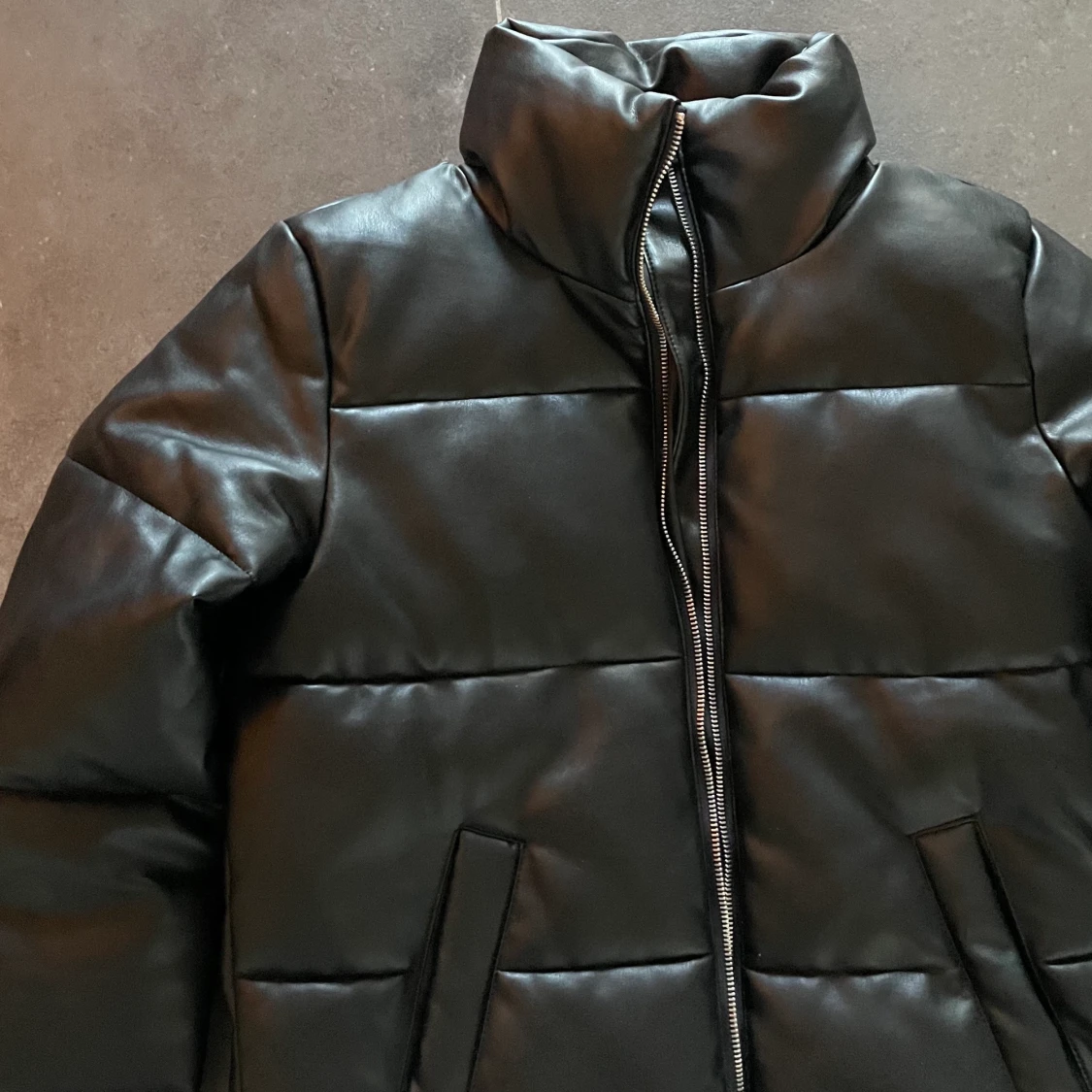 Svart pufferjacka stl S - 90