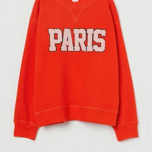 Sweatshirt  - Säljer denna fina sweatshirten från hm använd ca 2 gånger.inga slitningar eller så.