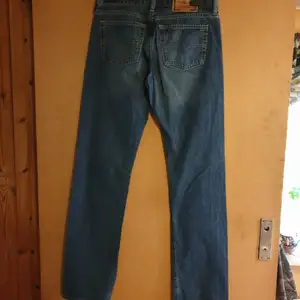 Snygga disel jeans stl 28