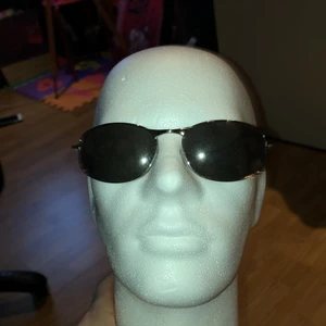 Solglasögon  - aldrig använda, inget fel på dem. betalning sker på swish, köparen står för frakt 