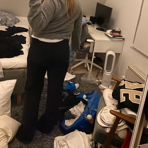 Svarta högmidjade jeans - Använda en gång