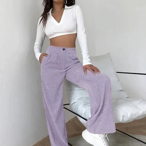 Byxor - Säljer dessa lila Manchester-liknande byxor från Shein. Säljer då jag har 2 par. 