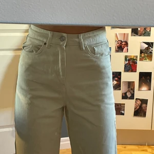 Vero Moda Denim strl W 26 L 34 - Beiga, ankel långa (på långa tjejer) Jeans från Vero Moda🤎 väldigt fina och ser nästan helt nya ut! Köpta för 500kr!