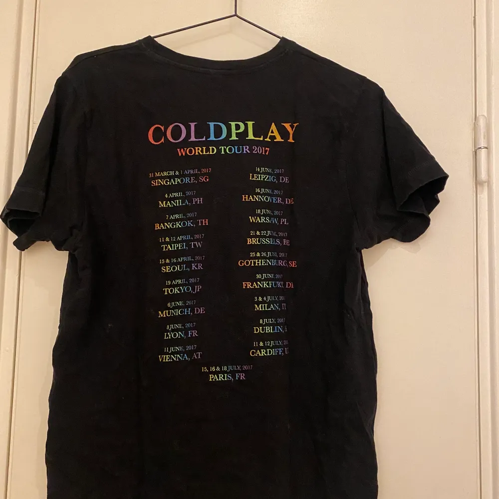 Coldplay merch 2017. Tshirt. T-shirts.