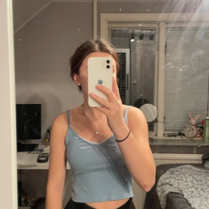 Linne - Ett blått linne från hm som säljes då det inte kommer till användning🥰❤️🌟