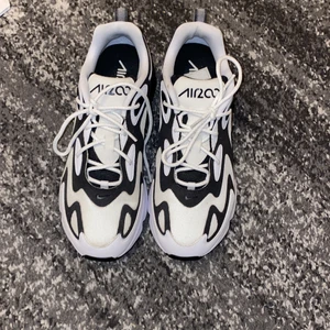 Nike air skor storlek 43-44 - Nike skor använda några gånger, bra kvalitet. Pris kan diskuteras.
