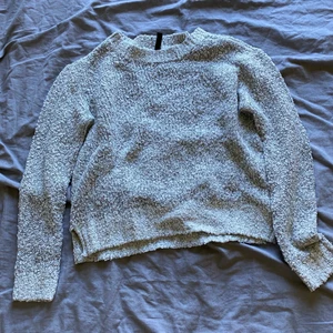 Stickad tröja  - Köparen står för frakten💞