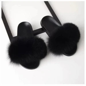 Päls tofflor - Säljer dessa äkta päls tofflor som jag aldrig har använt. Köpte dem ett tag sen på furstockholm. Nypris 399kr