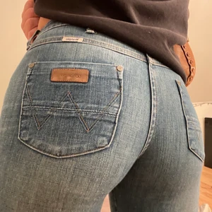 Flare jeans - Skitsnygga blåa flare jeans!!!💕