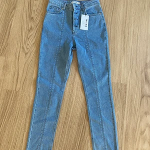 Nya jeans nakd  - Helt nya jeans från nakd, stl 36! 