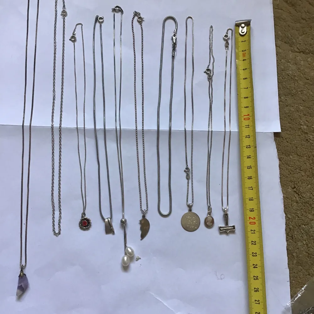 Alla halsband och hänge är äkta silver och stämpelat. Storlek mellan 42-60. 150kr /st plus 15kr frakt. Alla är helt.. Accessoarer.