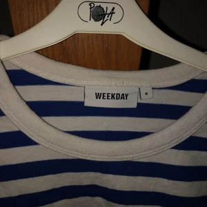 T-shirt från weekday - Passar som L också 