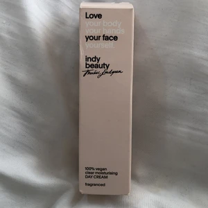Indy beauty Therese Lindgren - Helt ny oanvänd theres lindgren vegan clear moisturising day cream. Kartongen där uppe e lite riven men annars helt ny och oanvänd.