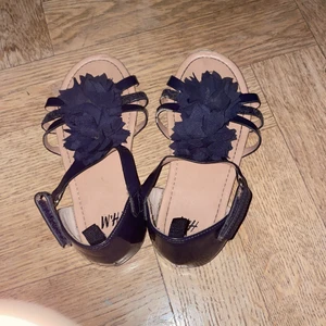 H&M - Ett par h&m skor 