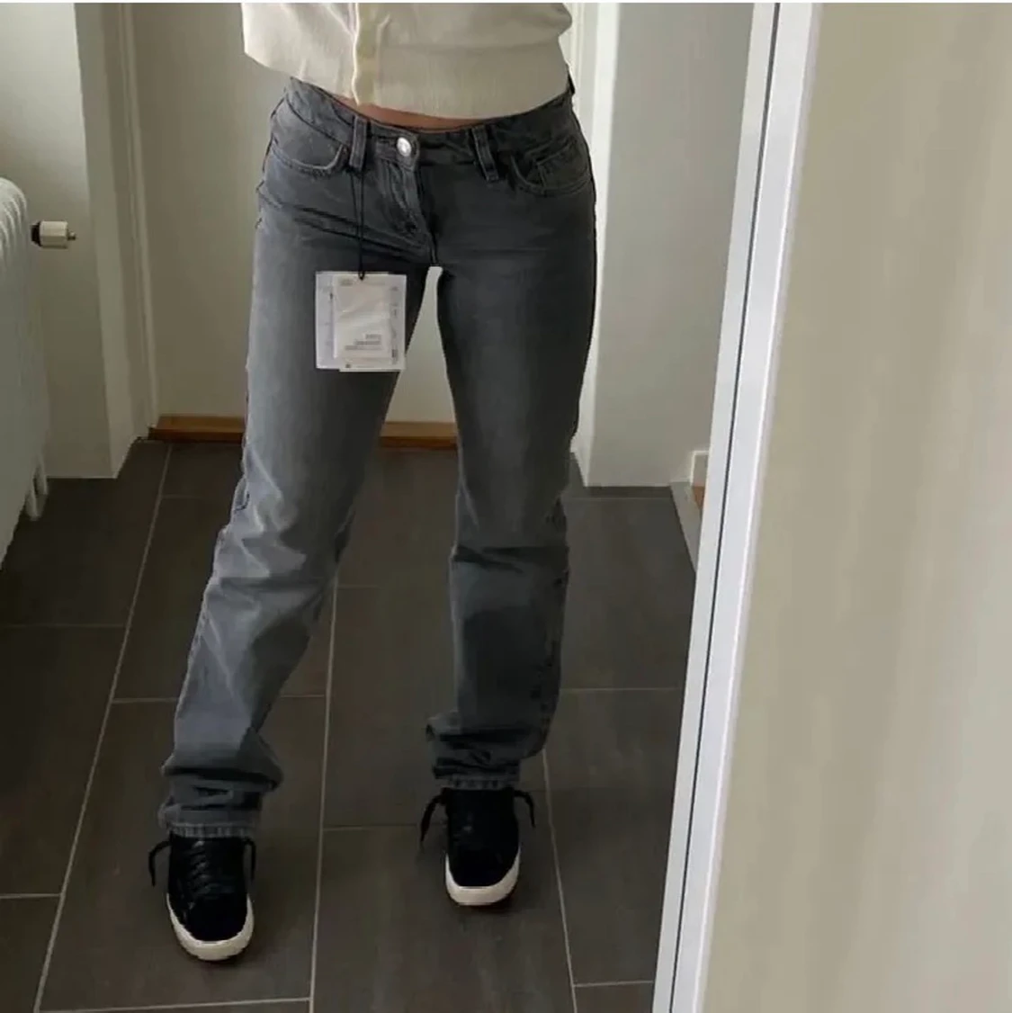 Gråa zara jeans - 91