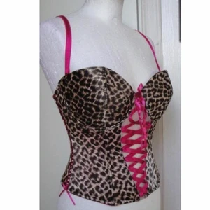 leopard korsett m rosa lace y2k stl M - Storlek M, 80C kupa. Köptes sent 90-tal/tidigt 2000-tal. möts gärna upp i stockholm eller fraktar. 👾 