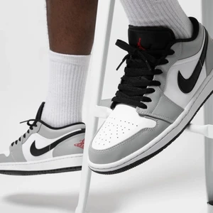 JORDANS - Säljer dessa jordans. Köpt i vintras men är nytvättade å ser helt nya ut. Om ni vill ha egna bilder så är de bara att skriva. Köparen står för frakten. Om många är intresserade blir de budgivning. 💗💘