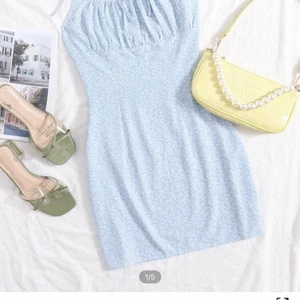 Shein klänning - Hej säljer min oanvända shein klänning storlek M, endast provad. Köparen står för frakten!