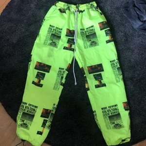 As balla byxor! - As coola neon byxor i stl xs/s