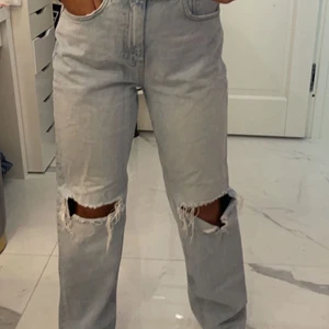 Gina jeans  - Säljer dessa 90s jeansen från Gina dem är i jätte bra skick och använt ett fåtal gånger säljer dem pågrund av att dem är för stora <3