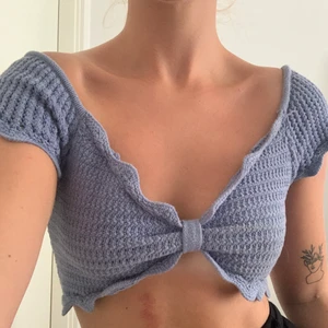 Stickad topp Zara - Supersöt stickad topp ifrån Zara. Använd ett fåtal gånger. Storlek S. Frakt 30 kronor tillkommer!