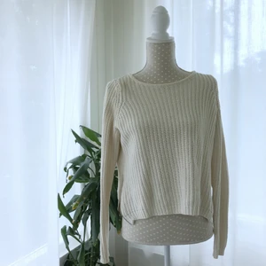 Stickad topp - Stickad vit topp från VILA med dragkedjor på sidorna