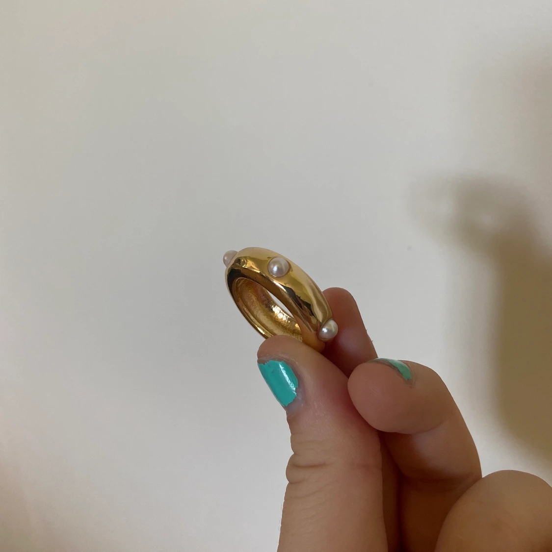 Guld ring med pärlor 