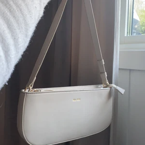 Väska - Super fin väska från NAKD !!! Använd fåtal gånger💞