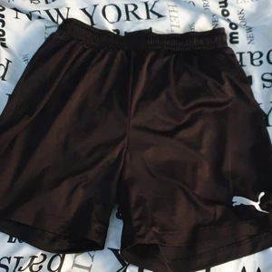 Puma  - Jättesköna shorts köpt dom i stadium säljs på grund av dom är för småa