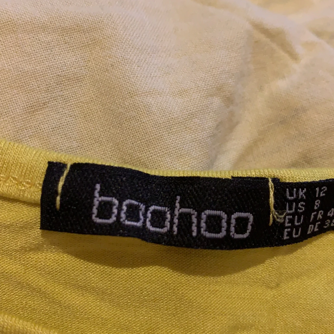 Gul crop top från boohoo  - 90