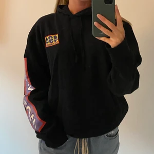 Hoodie - Säljer denna as coola hoodie från weekday. Känner ej att det är min stil längre men varm och mysig så perfekt till vintern. 