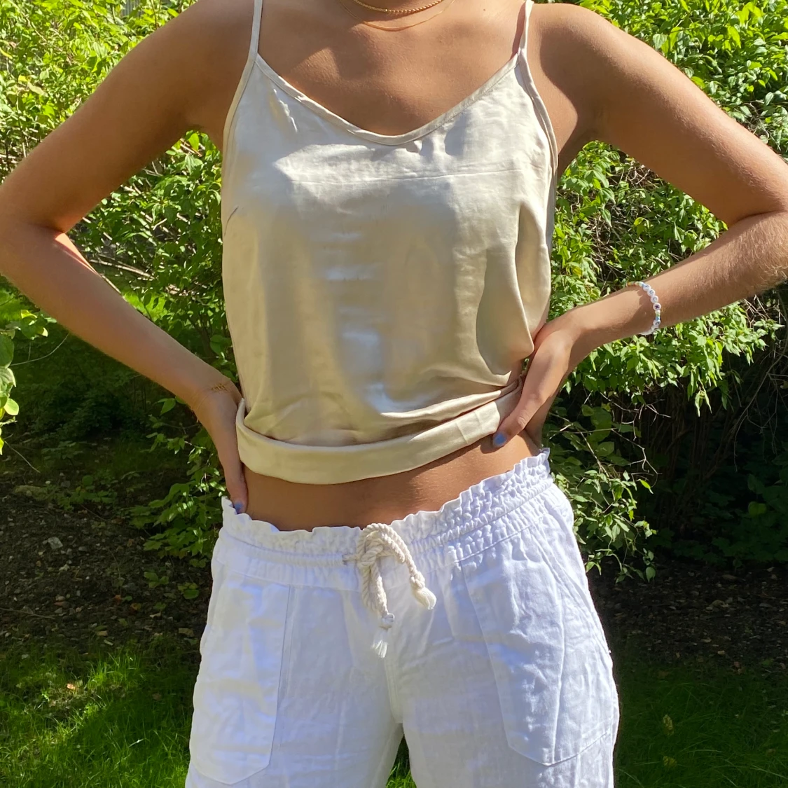 Champagnefärgad satin linne