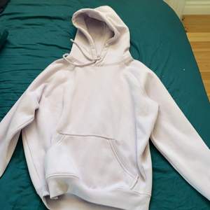 Skön hoodie med fluffigt material inuti, knappt använd