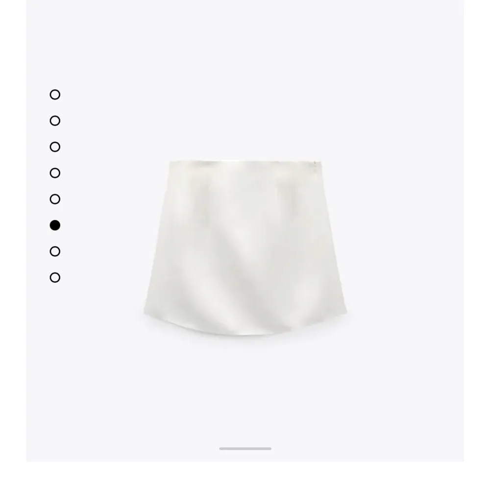 Blank kjol från zara som är helt slutsåld, aldrig använd så prislappen är kvar, nypris:399. Kjolar.