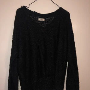 Långärmad tröja  - Vanlig svart tröja i storlek M.