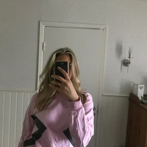 (St, S) - Rosa tjocktröja med grå detalj 