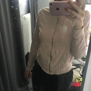 Hoddie  - Gammel rosa Hoddie med dragkedja.