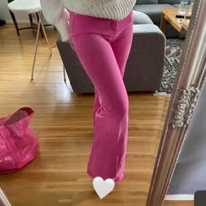 Asballa jeans från zara i rosa färg. Lite avklippta nedtill då de var för långa för mig men passar mig som ör 167 bra nu. Strl 36💖💖