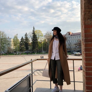 Kamel färgad kappa🐫🧡 - Lång kamel färgad kappa från topshop. Stl 38🧡 jag är 1,77 lång på bild. köparen står för frakten 