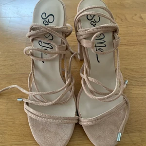 Beige block klack sandaler  - Aldrig använt - helt ny 