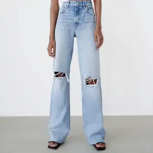 Säljer dessa populära zara jeans i storlek 36!!🧚🏼💓💓 jätte bra skick