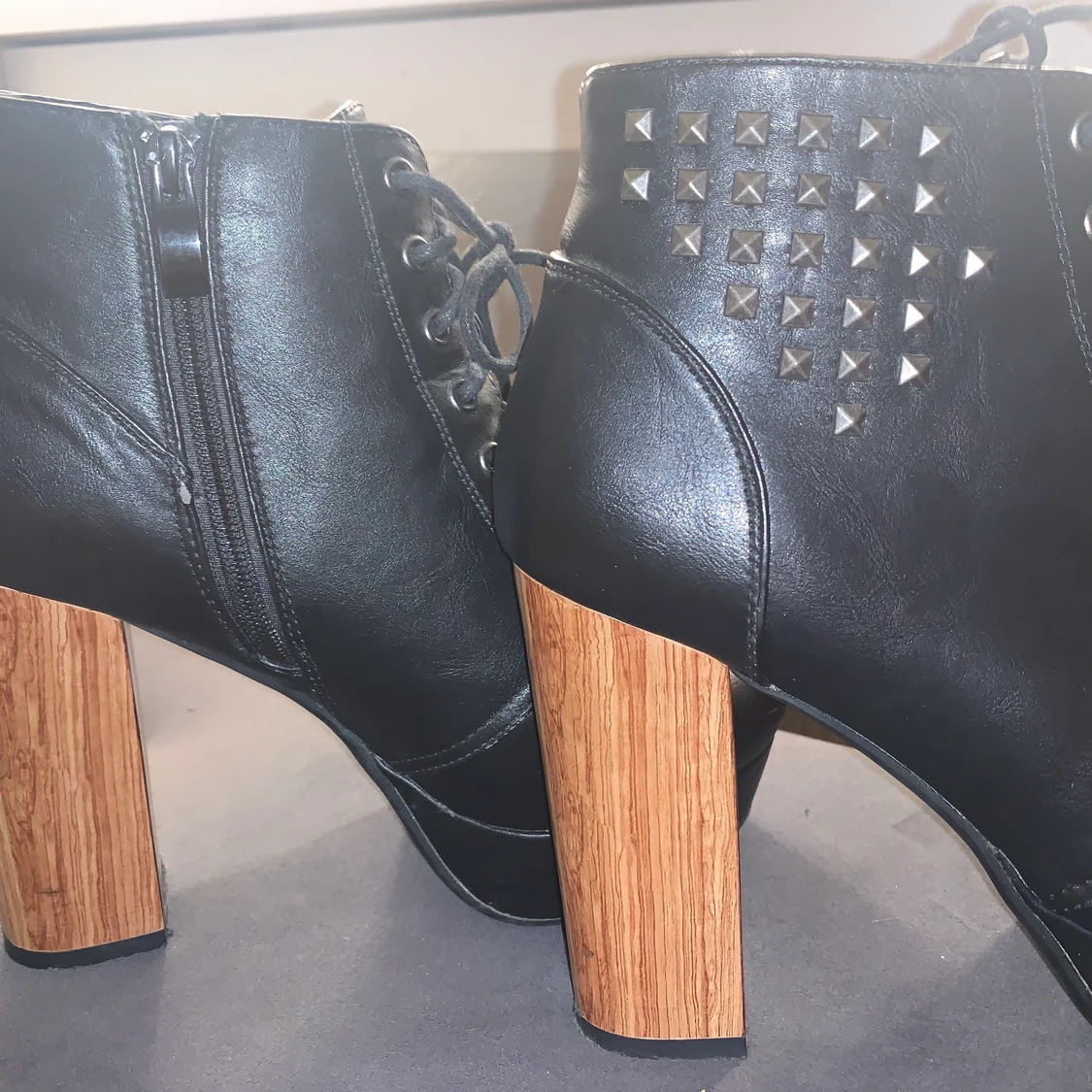 Högklackade skor  - 90