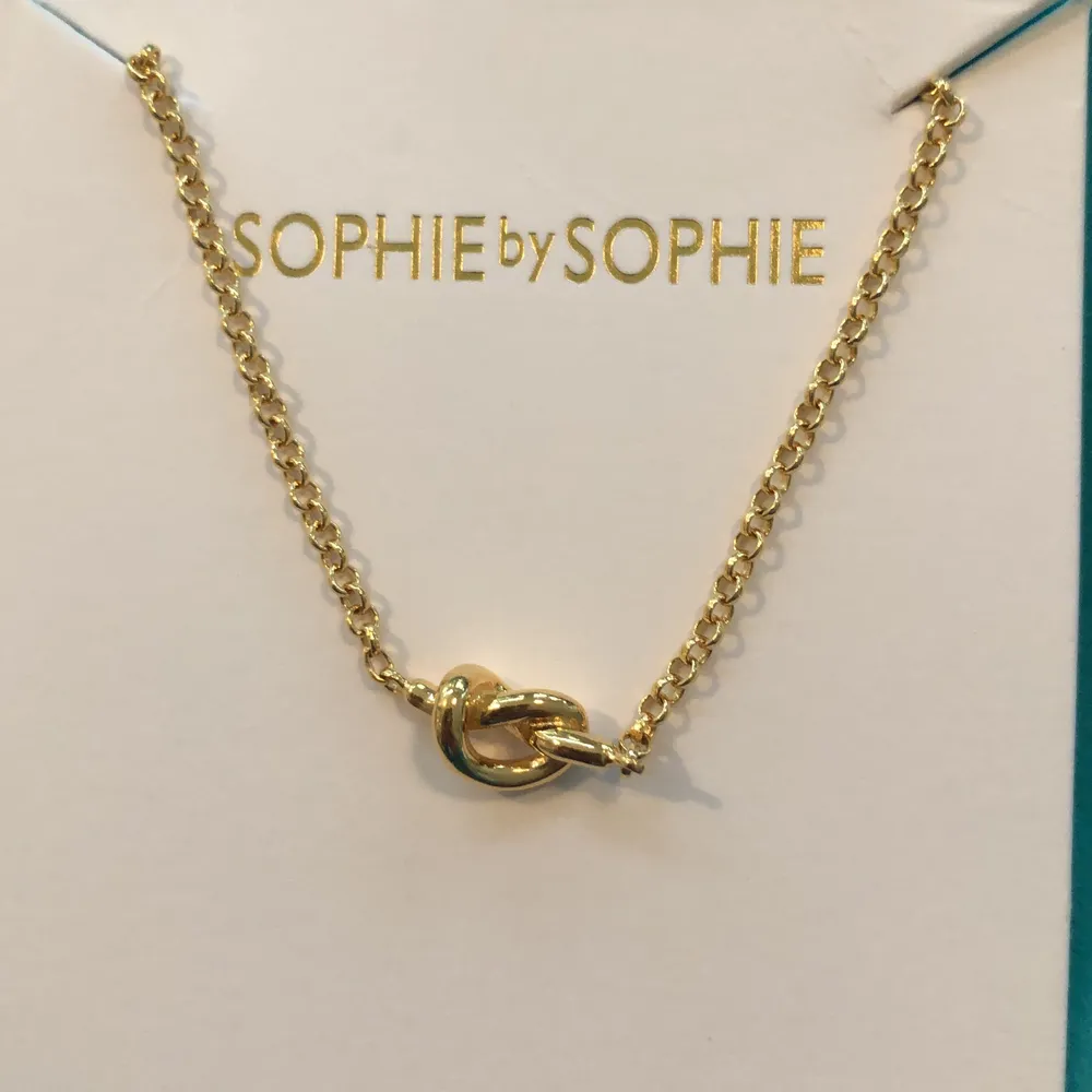 Helt oanvänt guldhalsband från Sophie by Sophie. Orginalpris är 1290 men säljer för 1150. . Accessoarer.