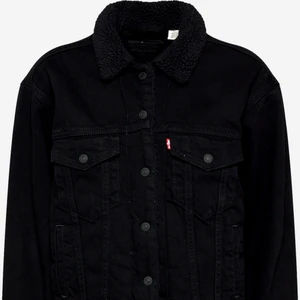 LEVIS - Endast andvänd 1 gång!! Köpt för 1300 & säljer för 400💗passar båda xs och S