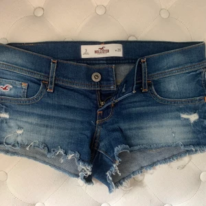Jeansshorts  - Jeansshorts från Hollister, låg midja, storlek 26