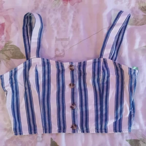 Linne - Tar mig friheten att lägga upp detta linne igen. Banden är justerbara och linnet är superfint! Fraktar spårbart för 65kr ✨ hör av dig för frågor 💓