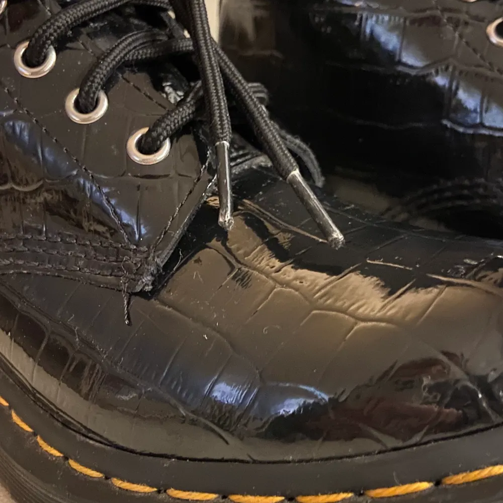 Jättesnygga Dr. Martens 1420 Pascal Nypris : 1995kr Strl 38 Inte använda alls ofta så fint skick! Hämtas i Centrala Karlstad eller fraktas (köparen betalar frakt) . Skor.